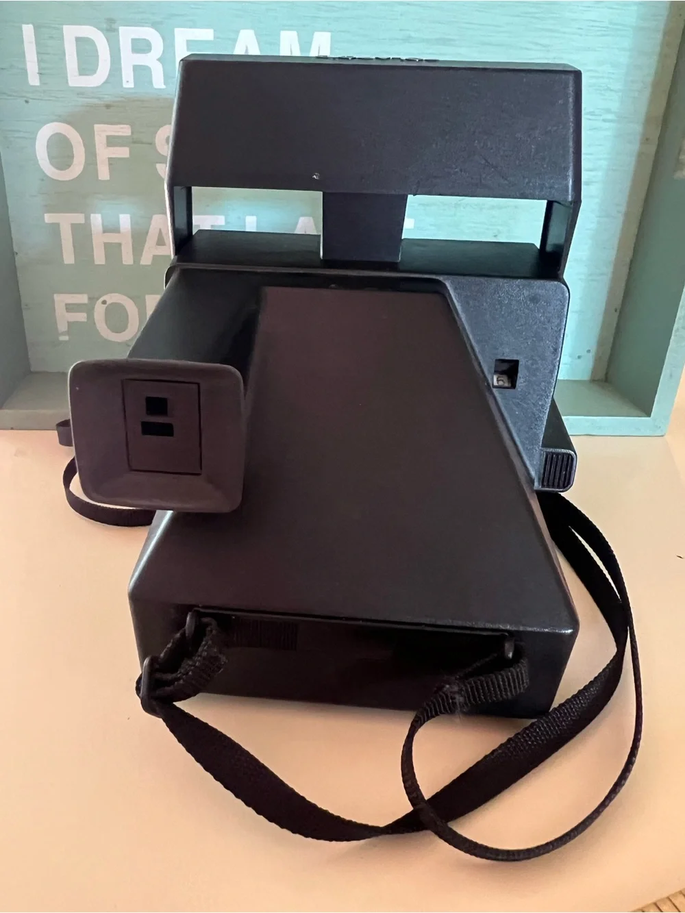 Polaroid 600 Land Camera model 640 fixed focus built in flash Black & Red Accent